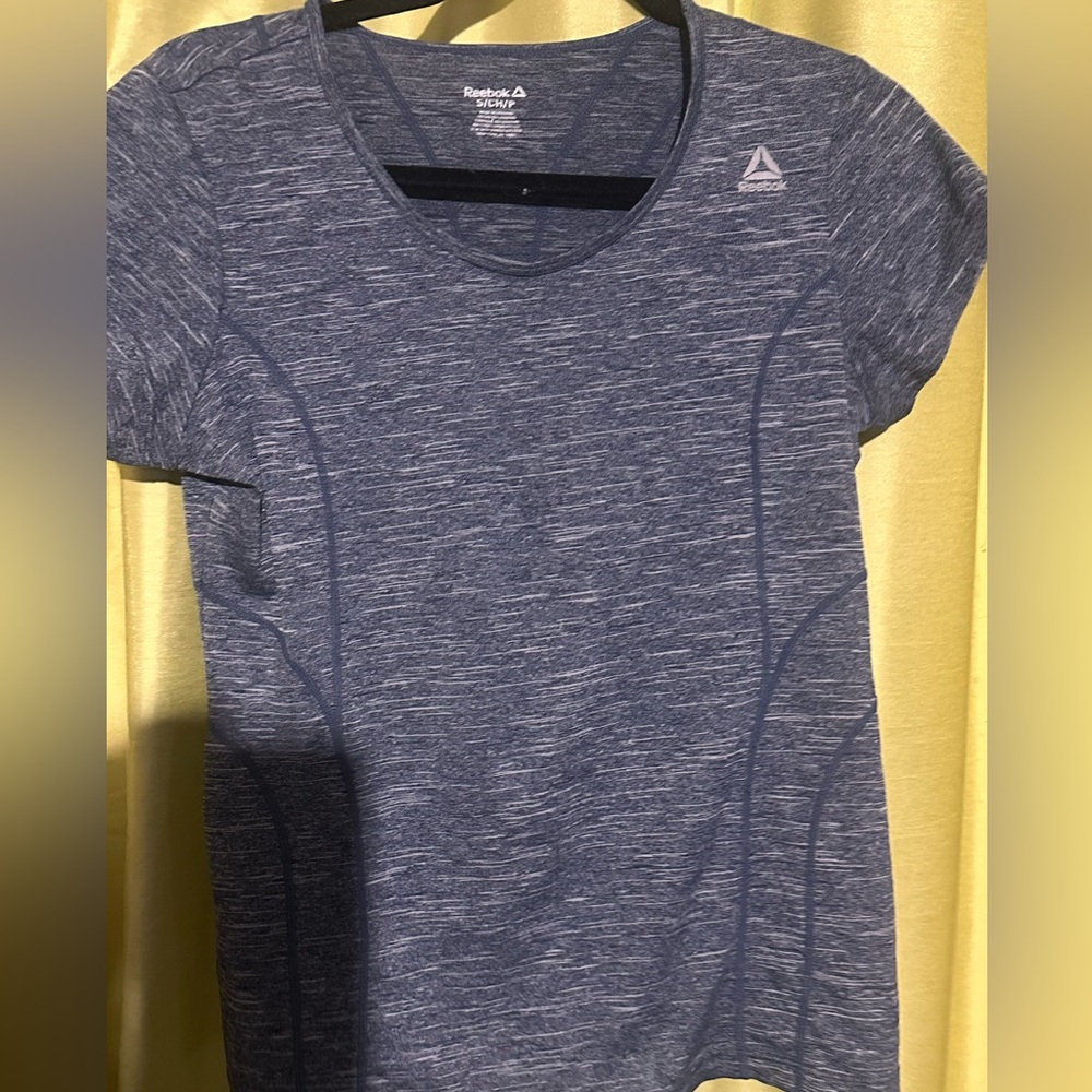 Women’s Reebok athletic top size small excellent condition